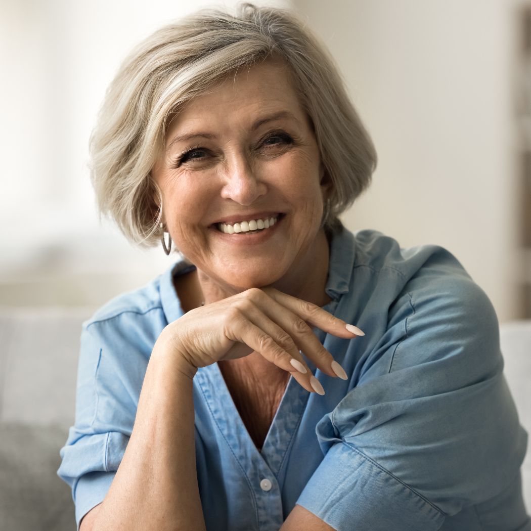 Odmładzające fryzury dla 60-latek. Te uczesania odejmują co najmniej dekadę